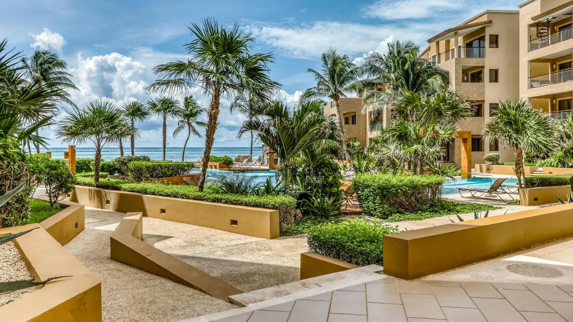 Residences El Faro, Surf 103 Playa del Carmen Apartment
